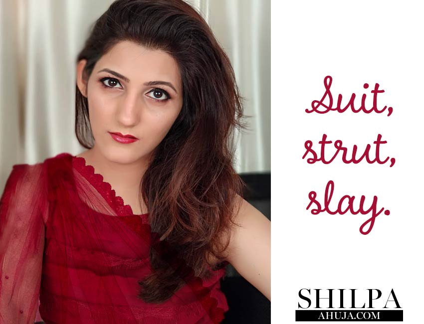100+ सुंदर लड़कियों की तारीफ के लिए कोट्स, स्टेटस व शायरी | Quotes, Status  And Shayari For Beautiful/Pretty Girl In Hindi